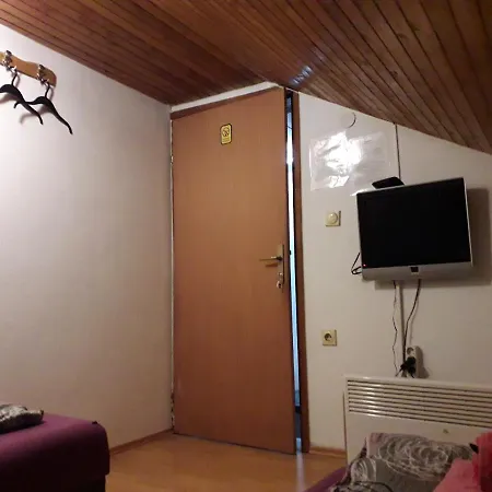Topic Hostel