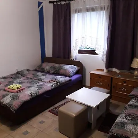Topic Hostel